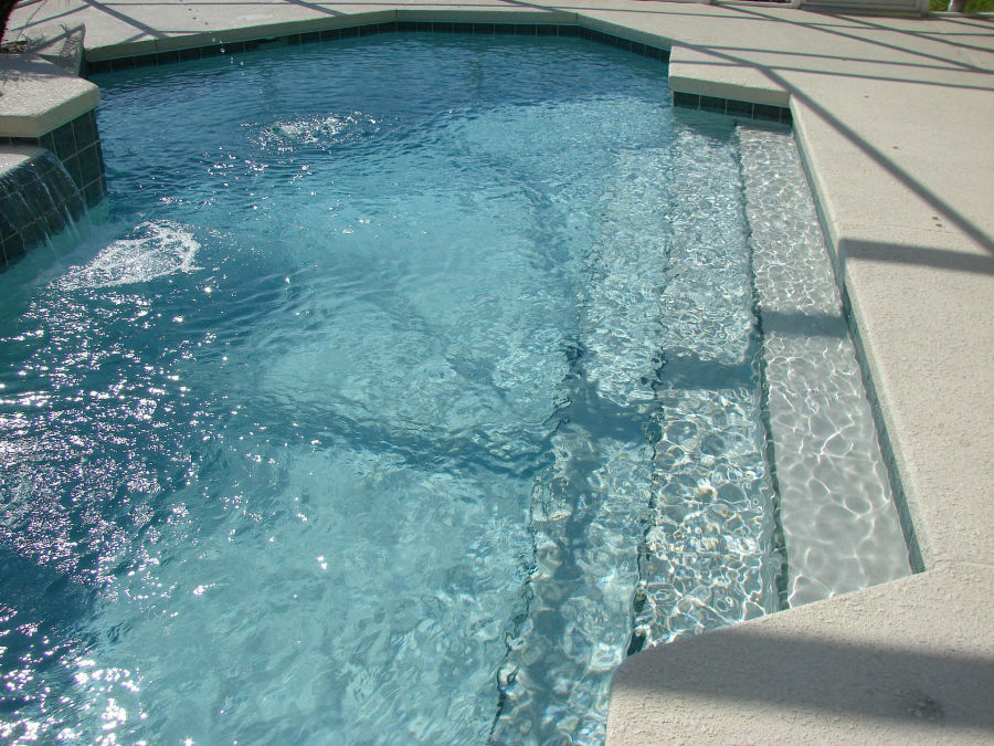 Mouans TP, terrassement de votre piscine coque polyester ou piscine béton
